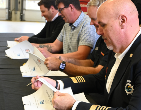 Signature de la convention collective pour les pompiers de Stoneham-et-Tewkesbury